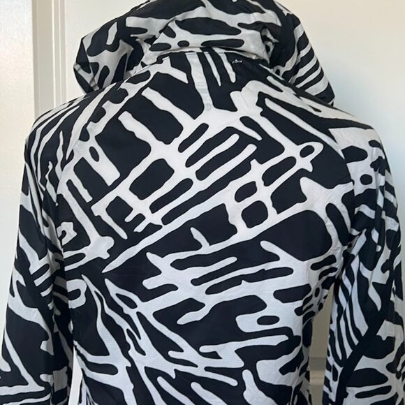 Nike Black White Palm Impossibly Light Running Hooded Jacket Size XS - Picture 8 of 9